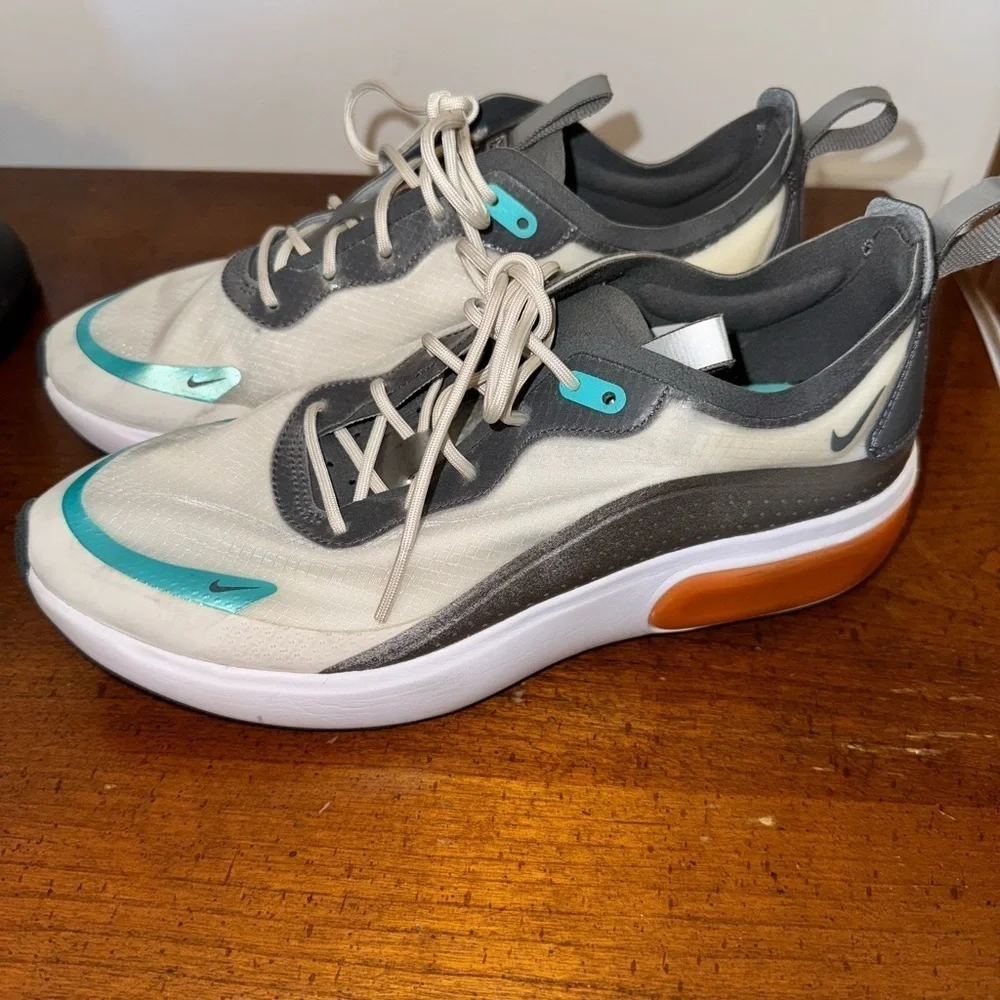 Nike Air Max Dia SE Women’s Size 8